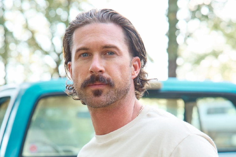 Riley Green's Melbourne Concert Interrupted by Thrown Phone